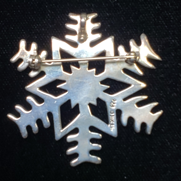Sterling silver snowflake pin/pendant - Picture 7 of 7